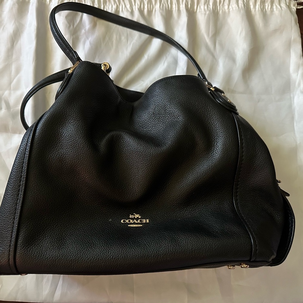 Coach Black Leather Shoulder Bag Sleek Design